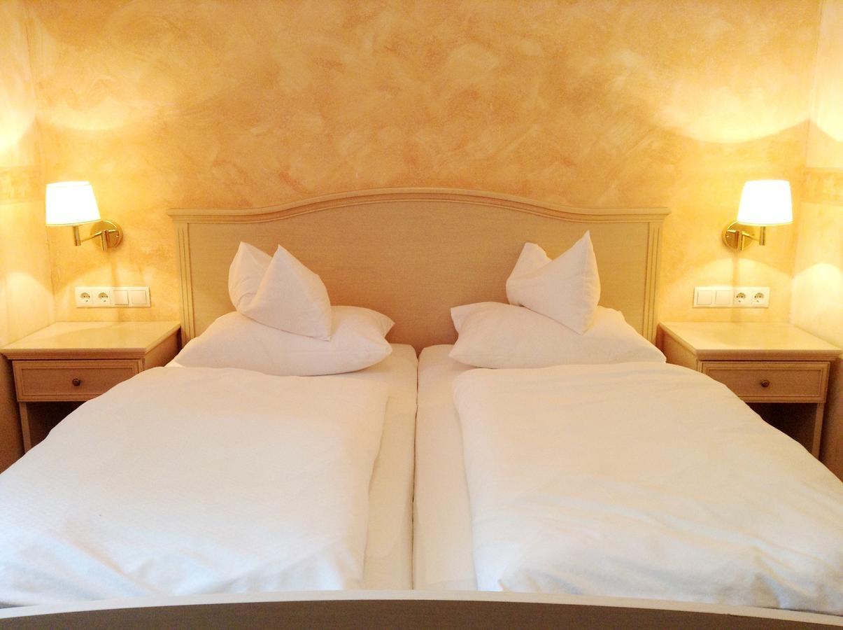Hotel Gruenes Tuerl Bad Schallerbach Room photo