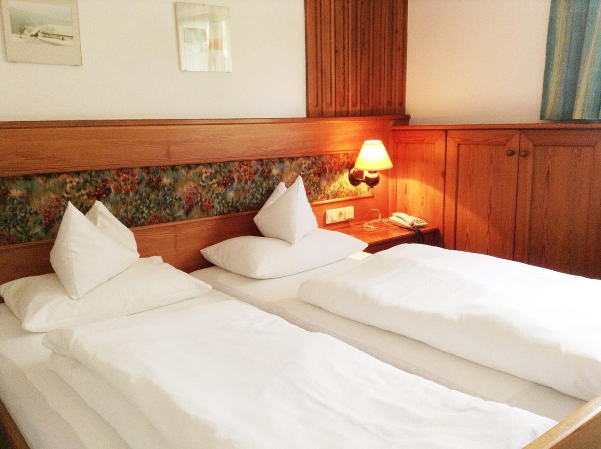 Hotel Gruenes Tuerl Bad Schallerbach Room photo