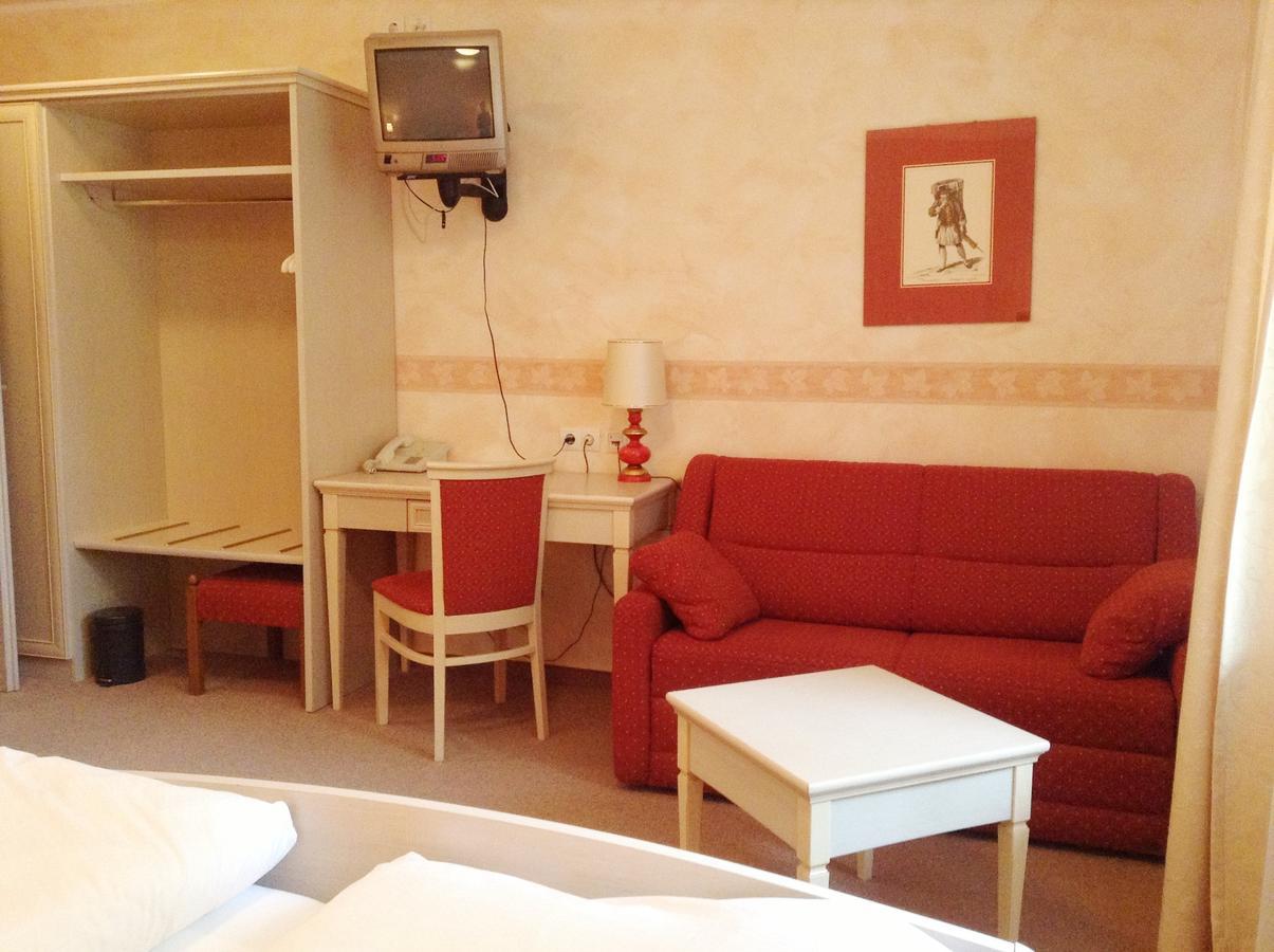 Hotel Gruenes Tuerl Bad Schallerbach Room photo