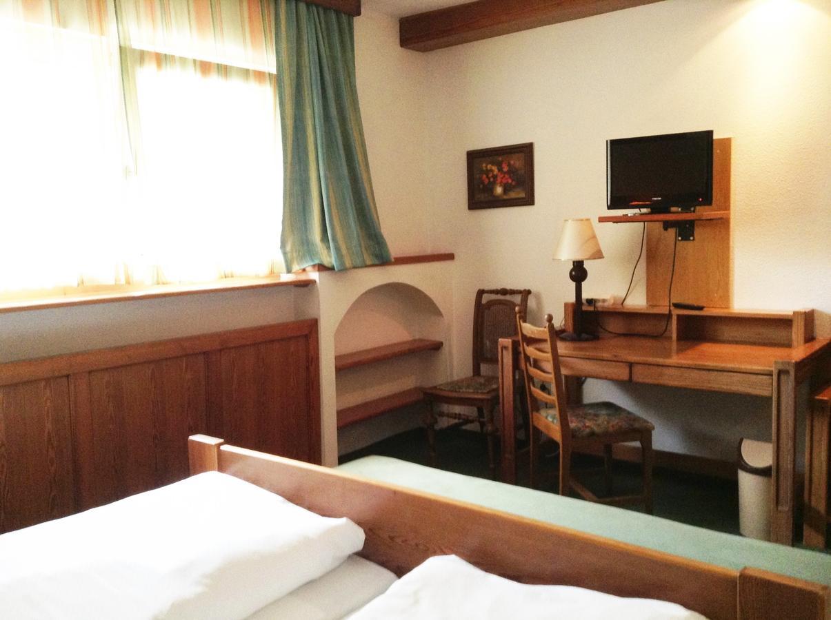 Hotel Gruenes Tuerl Bad Schallerbach Room photo