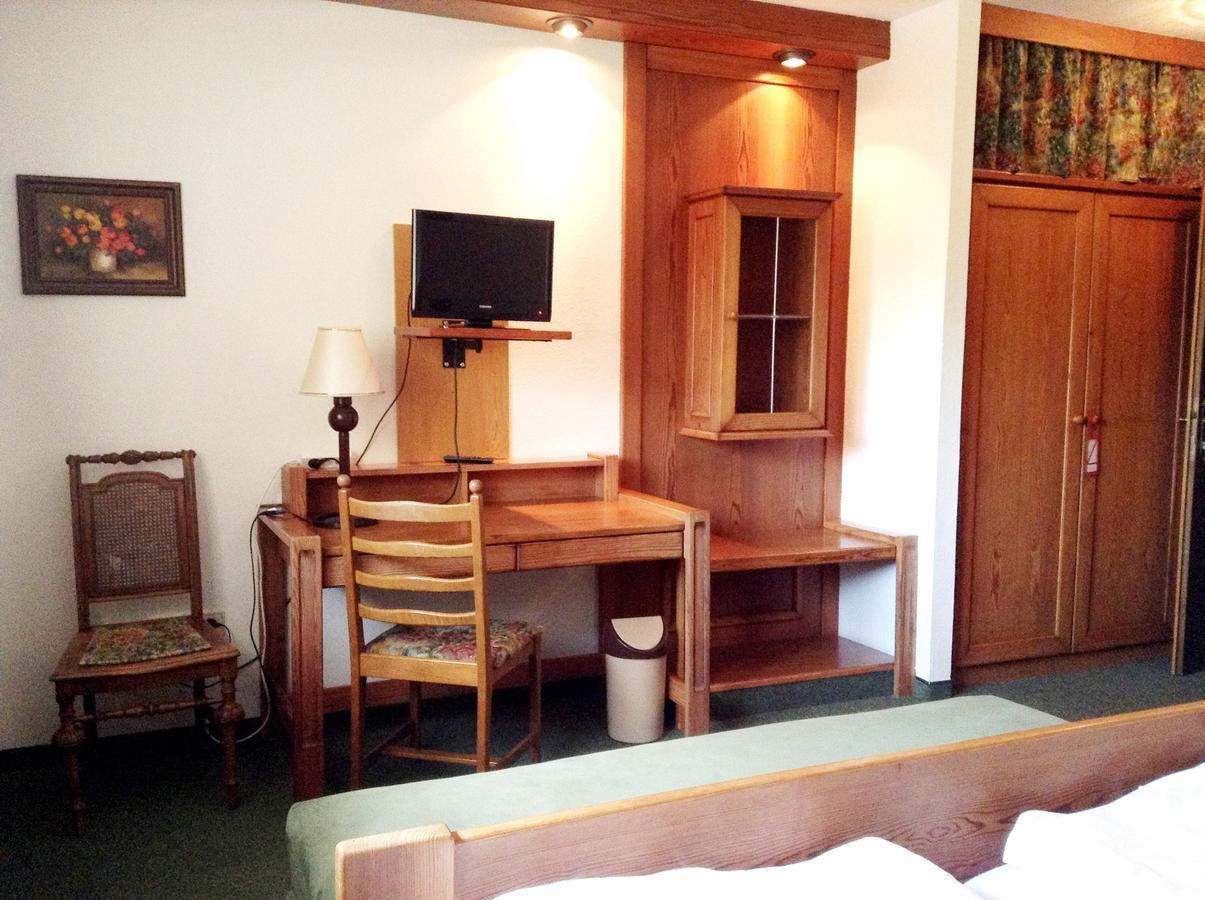 Hotel Gruenes Tuerl Bad Schallerbach Room photo